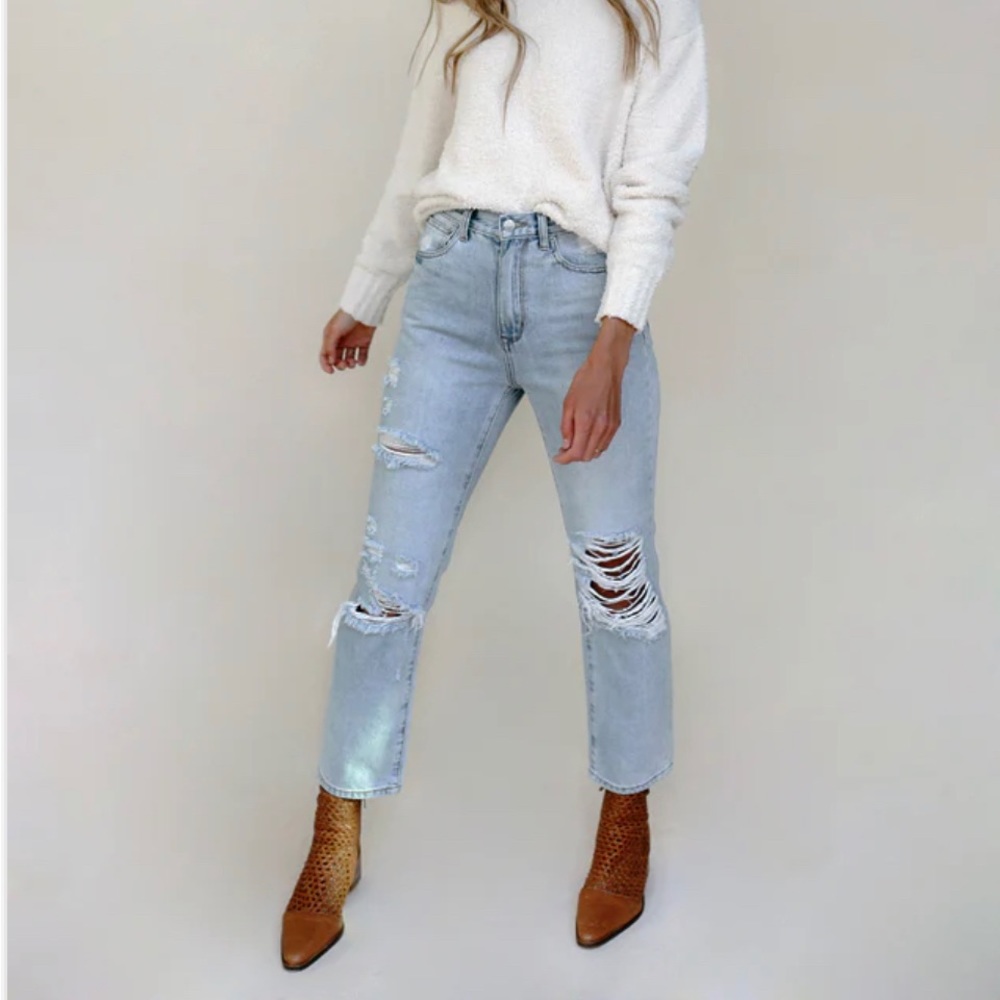 NWT Light wash destroyed straight leg jeans